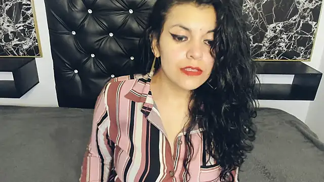 Snapshot of scarlett_w0lf chatting on February 5, 3:20 pm scarlett w0lf online show from February 5, 3:20 pm