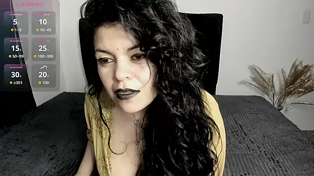 Snapshot of scarlett_w0lf chatting on June 11, 9:57 pm scarlett w0lf online show from June 11, 9:57 pm