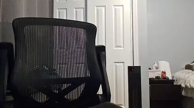 Snapshot of overaveragefreak4you chatting on December 6, 2:06 pm overaveragefreak4you online show from December 6, 2:06 pm