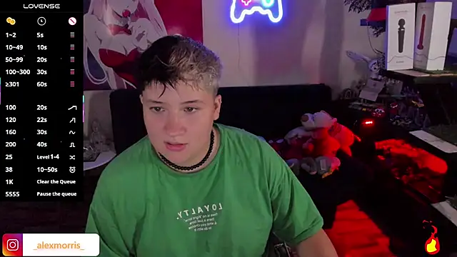 Snapshot of _AlexMorris chatting on November 6, 5:41 am AlexMorris online show from November 6, 5:41 am