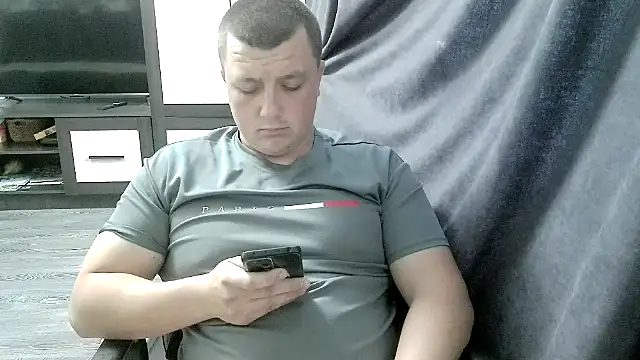 Snapshot of gamblingbum chatting on May 11, 9:48 am gamblingbum online show from May 11, 9:48 am