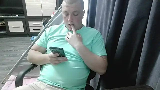Snapshot of gamblingbum chatting on May 20, 1:17 pm gamblingbum online show from May 20, 1:17 pm