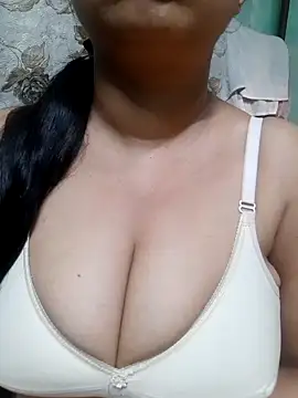 Snapshot of sajida34 chatting on March 11, 12:44 am sajida34 online show from March 11, 12:44 am