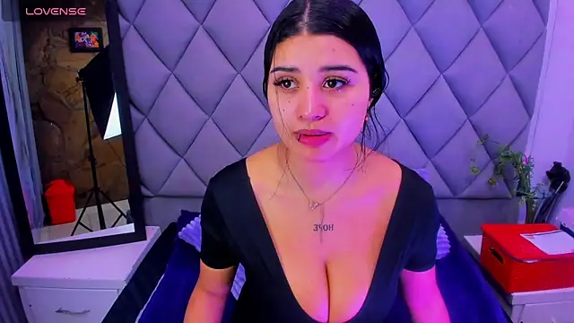 venusowen  online show from November 5, 1:22 pm