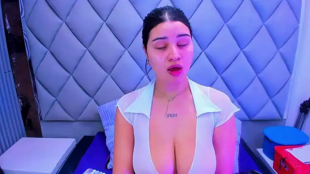 venusowen  online show from November 8, 1:44 pm