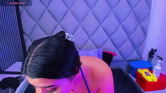 venusowen  online show from January 10, 1:46 pm