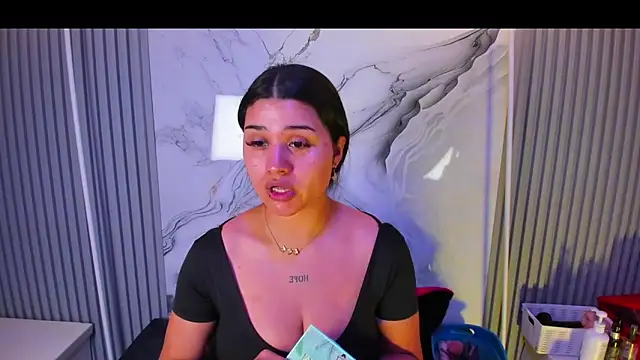 venusowen  online show from May 28, 2:14 pm