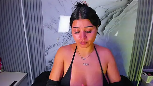 venusowen  online show from July 1, 2:29 pm