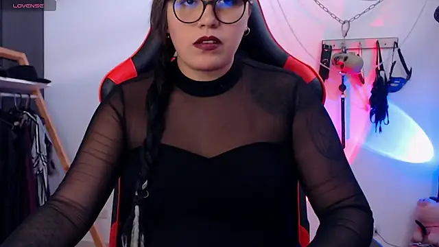 Snapshot of LilithSharon chatting on December 2, 3:51 pm LilithSharon online show from December 2, 3:51 pm