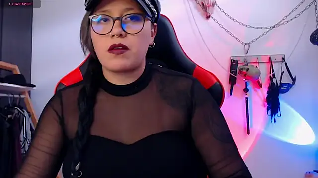 Snapshot of LilithSharon chatting on December 18, 6:58 pm LilithSharon online show from December 18, 6:58 pm