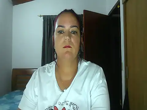 Snapshot of luna_withe chatting on June 11, 5:05 am luna withe online show from June 11, 5:05 am