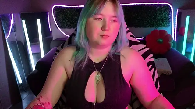 Snapshot of ChimberWol chatting on November 13, 2:10 am ChimberWol online show from November 13, 2:10 am