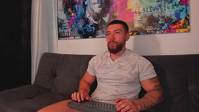 Snapshot of _dreammr1_ chatting on November 17, 10:15 pm dreammr1 online show from November 17, 10:15 pm