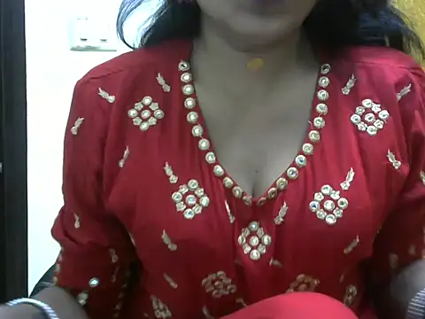Snapshot of l_l_ish chatting on October 20, 3:40 am l l ish online show from October 20, 3:40 am