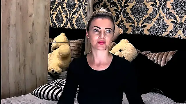 Snapshot of Aly_girl1 chatting on January 10, 6:17 pm Aly girl1 online show from January 10, 6:17 pm