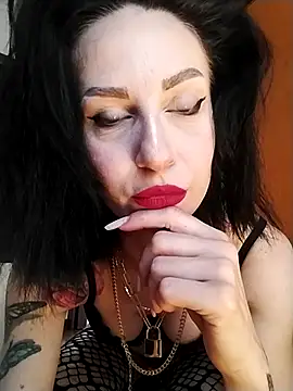 Snapshot of dahlia_82 chatting on May 28, 10:23 am dahlia 82 online show from May 28, 10:23 am