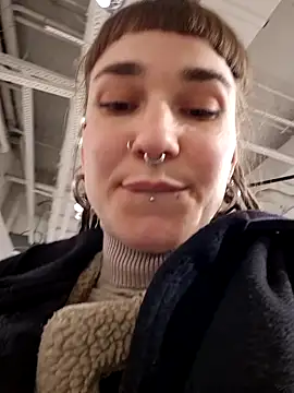 Snapshot of FoxRineHelen chatting on January 4, 11:22 am FoxRineHelen online show from January 4, 11:22 am