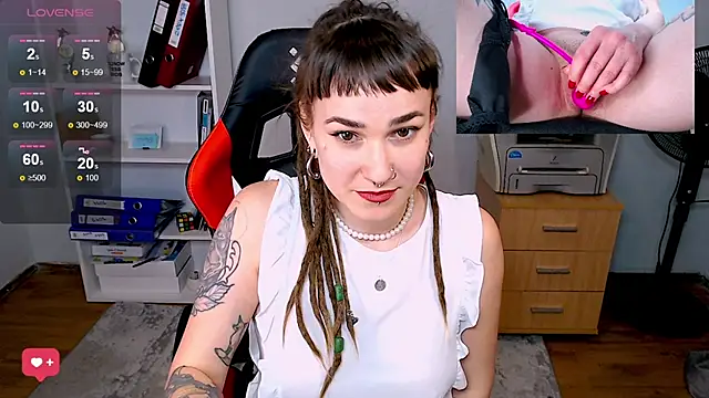 Snapshot of FoxRineHelen chatting on February 22, 6:30 pm FoxRineHelen online show from February 22, 6:30 pm