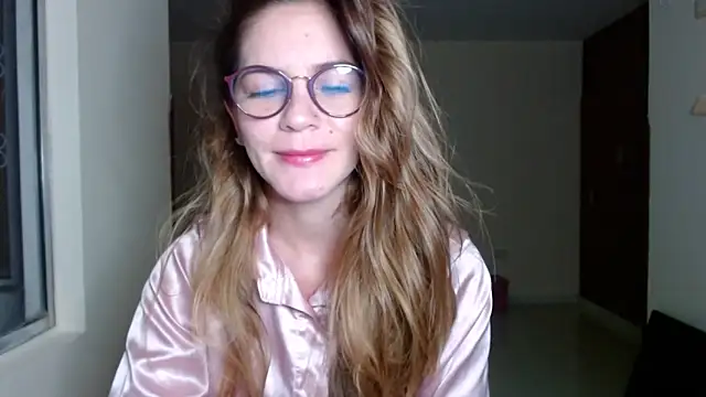 Snapshot of Hanny_24 chatting on December 15, 8:52 am Hanny 24 online show from December 15, 8:52 am