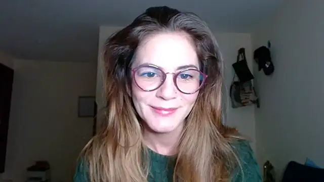 Snapshot of Hanny_24 chatting on December 16, 9:14 am Hanny 24 online show from December 16, 9:14 am