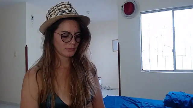 Snapshot of Hanny_24 chatting on December 16, 12:16 pm Hanny 24 online show from December 16, 12:16 pm