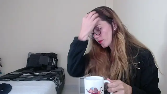 Snapshot of Hanny_24 chatting on January 3, 11:57 am Hanny 24 online show from January 3, 11:57 am