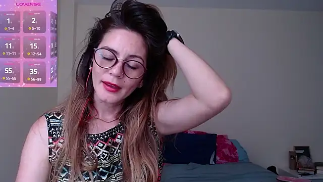 Snapshot of Hanny_24 chatting on February 11, 8:10 pm Hanny 24 online show from February 11, 8:10 pm