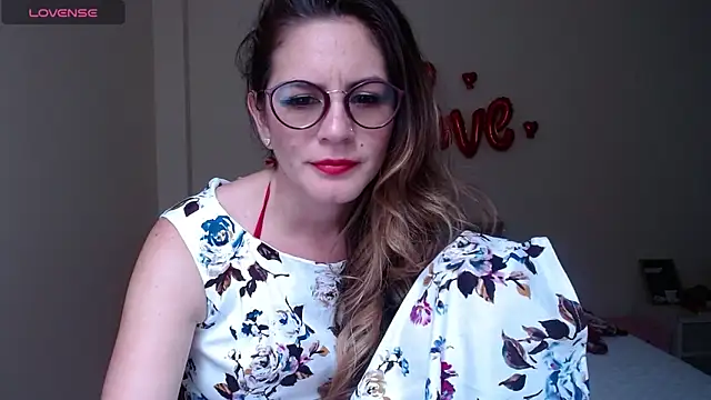 Snapshot of Hanny_24 chatting on February 14, 3:36 pm Hanny 24 online show from February 14, 3:36 pm