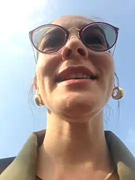 Snapshot of Hanny_24 chatting on February 16, 1:49 pm Hanny 24 online show from February 16, 1:49 pm