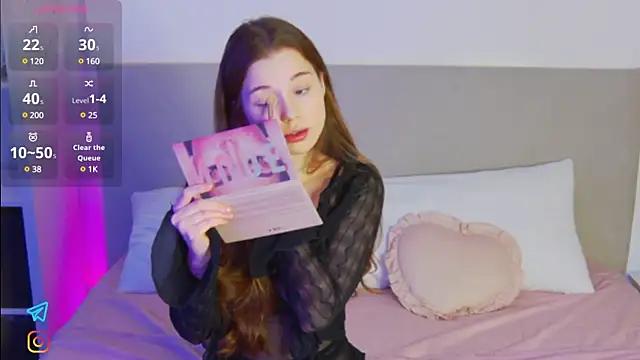 Snapshot of Lisa_Moones chatting on February 6, 6:24 pm Lisa Moones online show from February 6, 6:24 pm