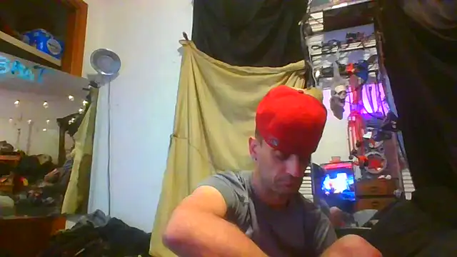 Snapshot of slinginbigD chatting on December 25, 2:14 am slinginbigD online show from December 25, 2:14 am