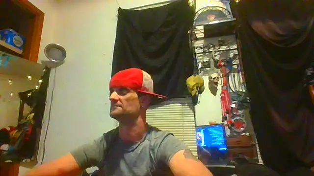 Snapshot of slinginbigD chatting on December 26, 1:51 am slinginbigD online show from December 26, 1:51 am