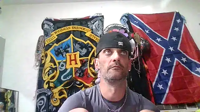 Snapshot of slinginbigD chatting on November 5, 5:18 am slinginbigD online show from November 5, 5:18 am