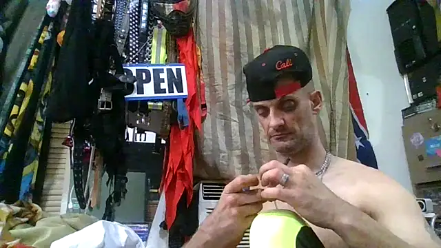 Snapshot of slinginbigD chatting on November 29, 6:05 am slinginbigD online show from November 29, 6:05 am