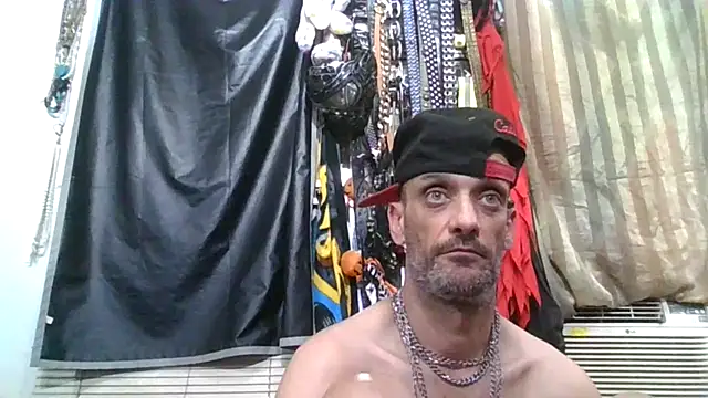 Snapshot of slinginbigD chatting on December 5, 7:39 am slinginbigD online show from December 5, 7:39 am