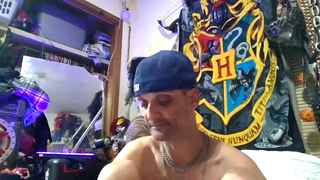 Snapshot of slinginbigD chatting on December 14, 12:54 pm slinginbigD online show from December 14, 12:54 pm