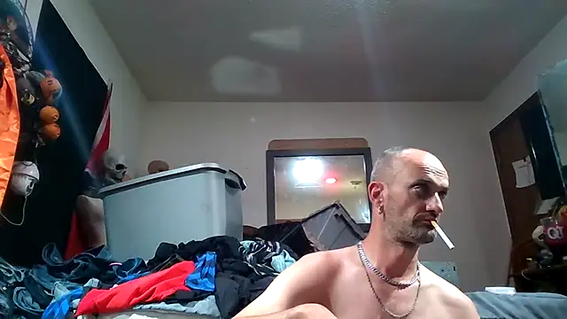 Snapshot of slinginbigD chatting on July 11, 10:33 pm slinginbigD online show from July 11, 10:33 pm
