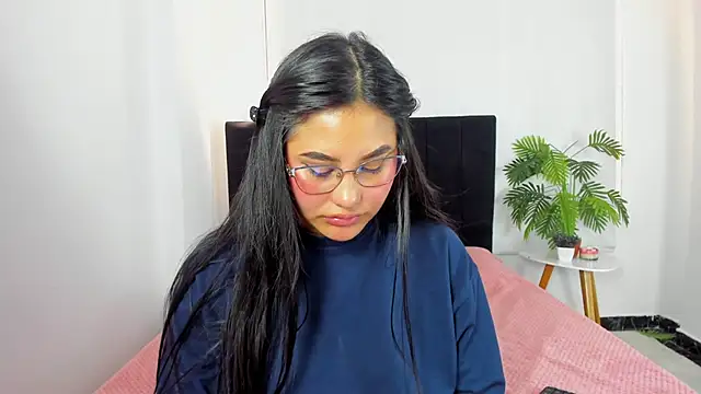 Snapshot of Little_Ivy chatting on November 28, 3:47 pm Little Ivy online show from November 28, 3:47 pm