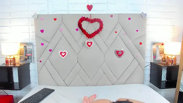 Isis Osman online show from February 15, 8:43 pm