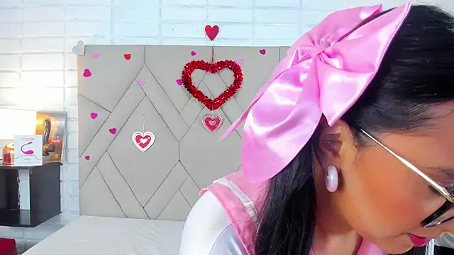 Isis Osman online show from February 20, 8:47 pm