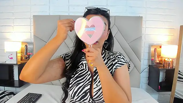 Isis Osman online show from March 7, 9:17 pm