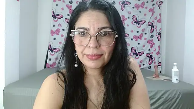 Snapshot of anybellucci43 chatting on December 30, 5:15 am anybellucci43 online show from December 30, 5:15 am