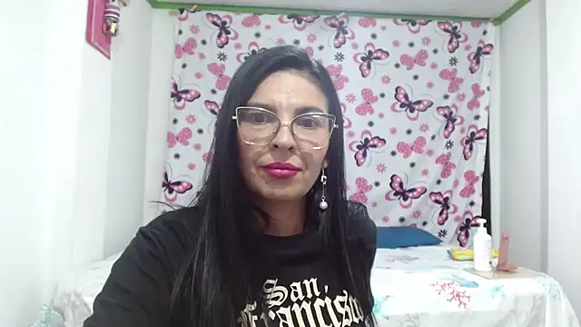 Snapshot of anybellucci43 chatting on January 22, 3:31 am anybellucci43 online show from January 22, 3:31 am