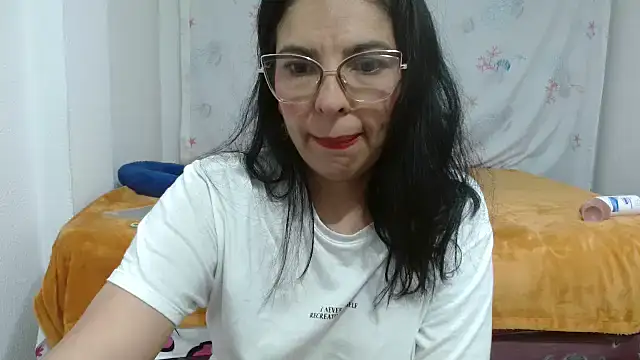 Snapshot of anybellucci43 chatting on March 16, 3:47 am anybellucci43 online show from March 16, 3:47 am