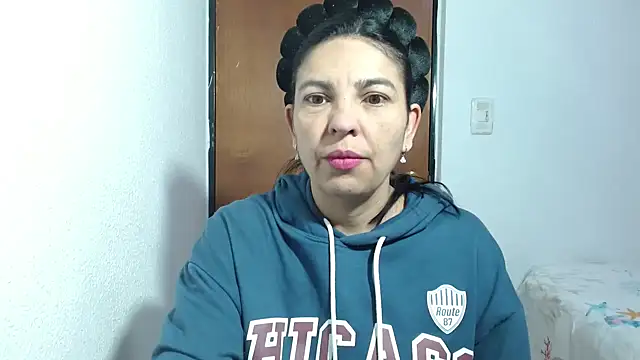 Snapshot of anybellucci43 chatting on November 14, 12:04 pm anybellucci43 online show from November 14, 12:04 pm