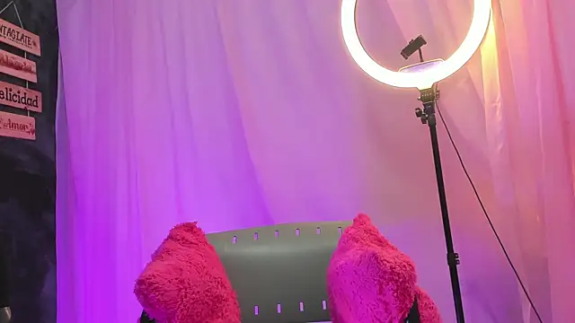 Snapshot of Monica_lopez chatting on January 18, 7:37 pm Monica lopez online show from January 18, 7:37 pm