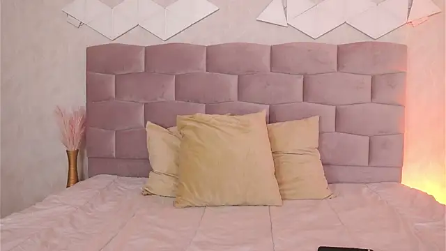 AnitaKariri online show from July 13, 7:44 am