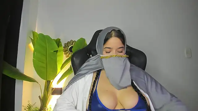 janna isa online show from June 12, 8:52 pm