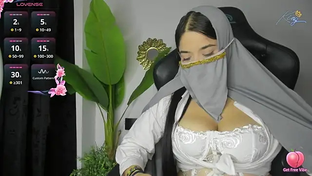 janna isa online show from July 10, 8:55 pm
