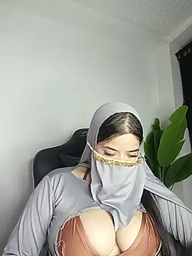 janna isa online show from July 23, 1:58 am